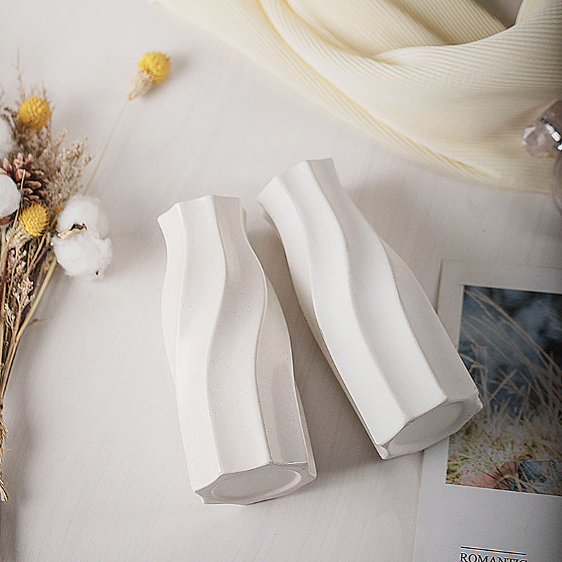 Modern Ceramic Flower Vase–Nordic White Decorative Vase for Fresh & Dried Flowers, Handmade Home Décor