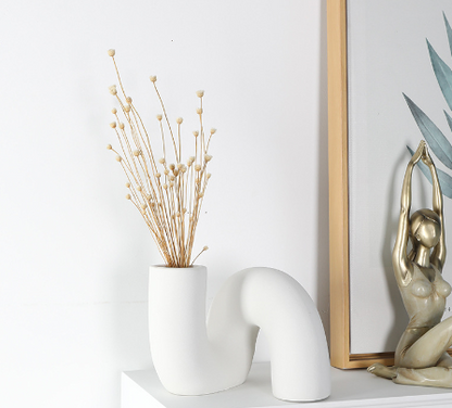 Nordic Ceramic Flower Vase–Handmade Modern Decorative Vase for Dried Flowers & Home Décor