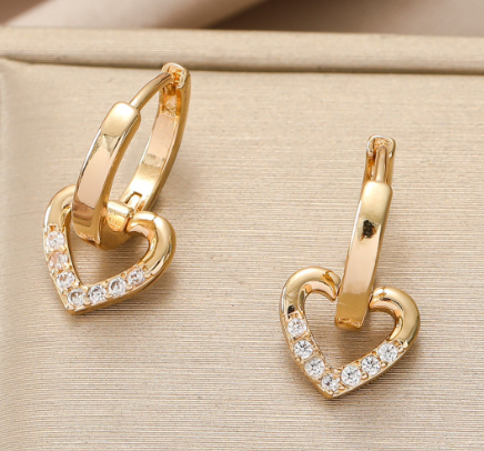 18K Gold Plated Heart Earrings–Elegant Pendant Drop Earrings, Copper Jewellery with Sparkling Detail (Lightweight Fashion Earrings)