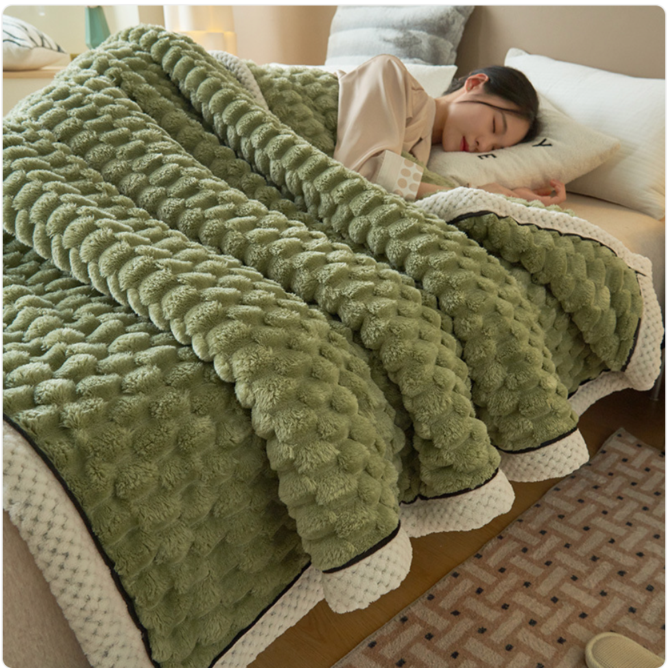 Golden Turtle Velvet Blanket–Ultra Soft All-Season Throw for Bed, Sofa & Relaxation