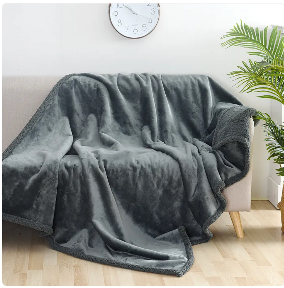 Waterproof Flannel Blanket–Soft Furniture Protector & Cozy Pet Blanket