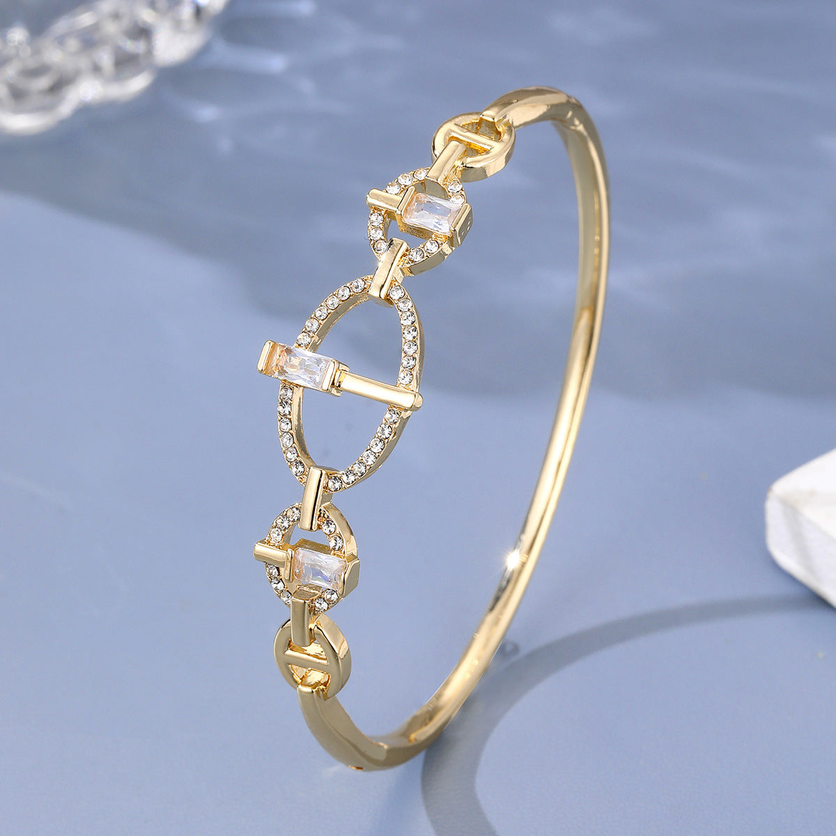 Light Luxury Ellipse Bracelet–Minimalist Alloy Bangle for Women, Elegant Gold & Silver Jewellery