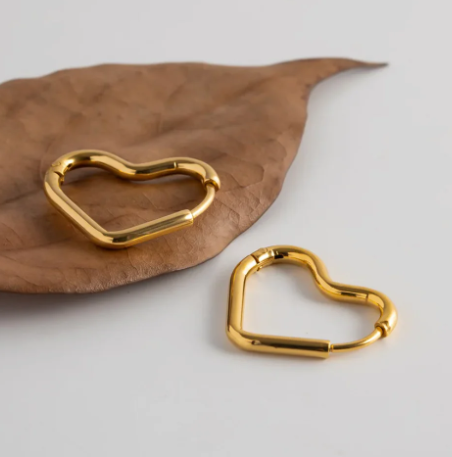18K Gold Plated Heart Earrings–Stainless Steel Lightweight Stud Earrings, Minimalist Jewellery for Everyday Wear