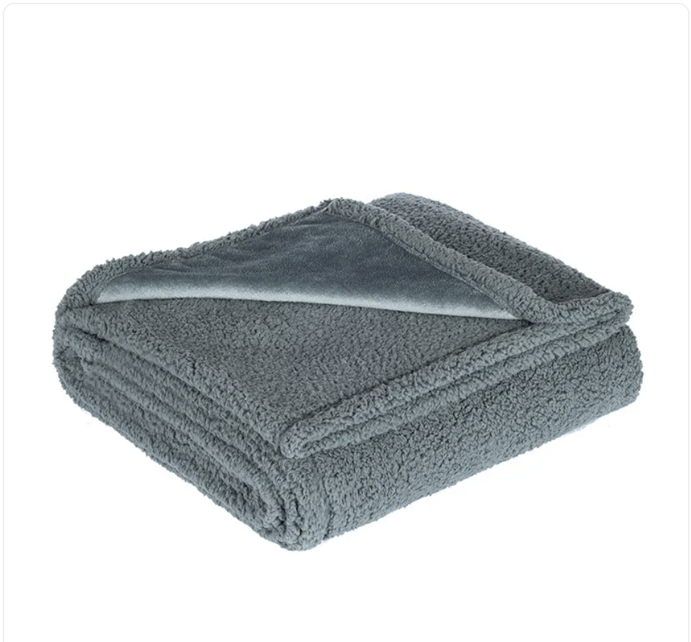 Waterproof Flannel Blanket–Soft Furniture Protector & Cozy Pet Blanket