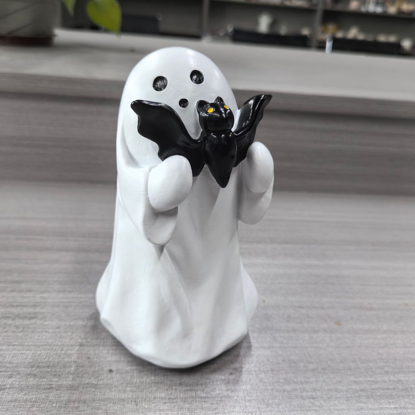 Glow-in-the-Dark Halloween Ghost Decoration – LED Resin Ornament