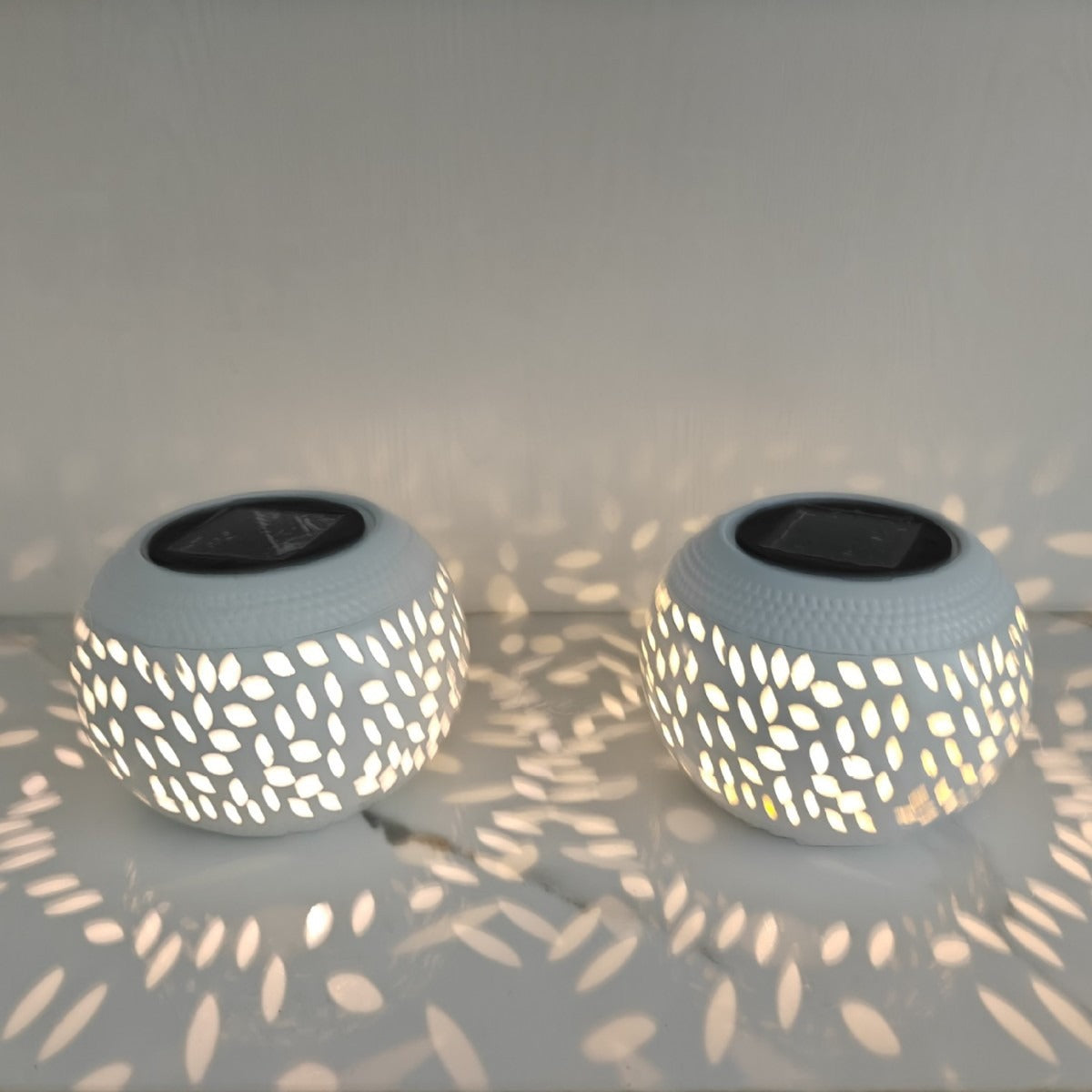 Solar Leaf Pattern Outdoor Light - Waterproof LED Garden Decorative Lamp