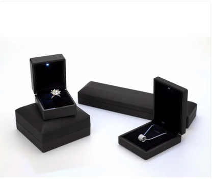 Black Jewelry Storage Box–Compact Jewellery Organiser Case for Rings, Bracelets & Accessories (Modern Display Box)